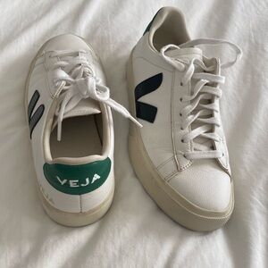 Veja used sneakers size 39